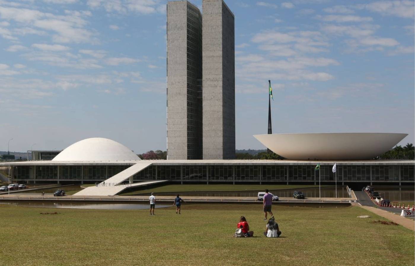 Associativismo lança manifesto em defesa da superação da polarização política e pede governo para todos